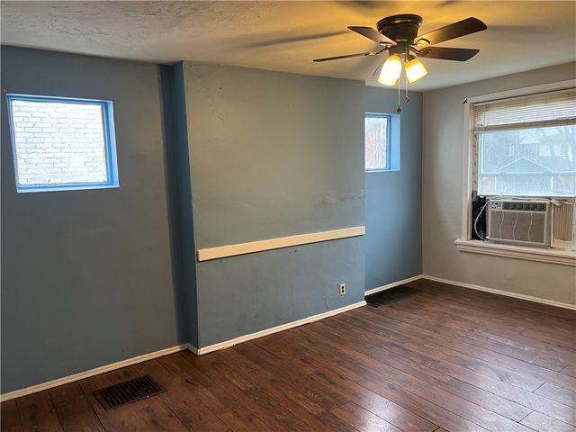 929 Woodbourne Ave, Brookline, PA 15226