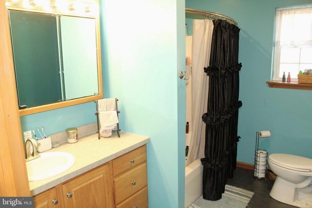 95 BENNS HILL RD, Bangor, PA 18013