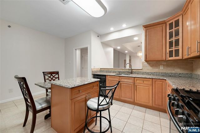 175 Rochelle Avenue 323, Rochelle Park, NJ 07662