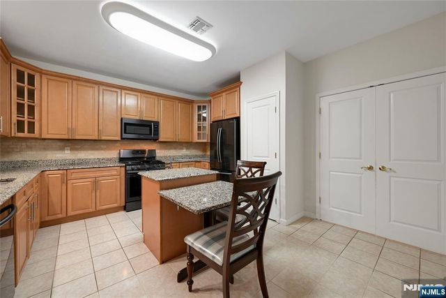175 Rochelle Avenue 323, Rochelle Park, NJ 07662