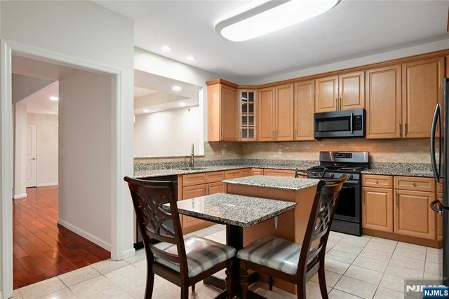 175 Rochelle Avenue 323, Rochelle Park, NJ 07662