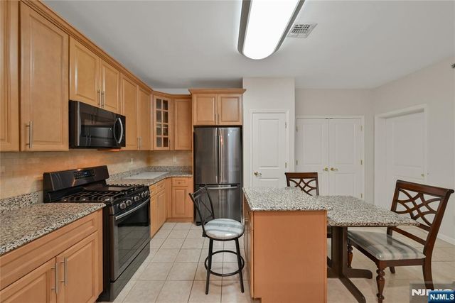 175 Rochelle Avenue 323, Rochelle Park, NJ 07662