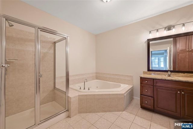 175 Rochelle Avenue 323, Rochelle Park, NJ 07662