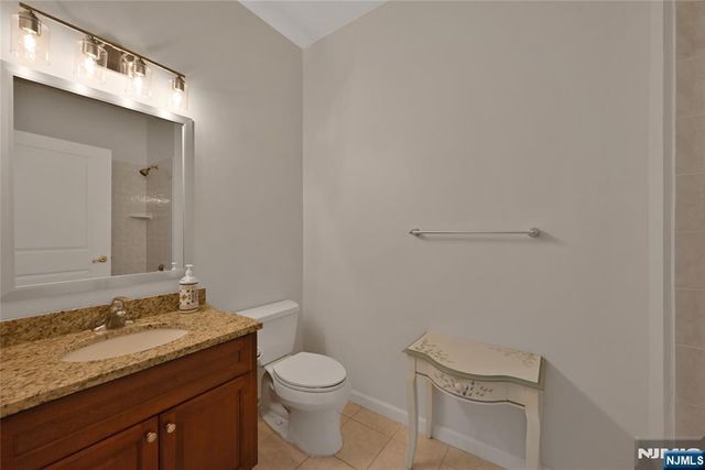 175 Rochelle Avenue 323, Rochelle Park, NJ 07662