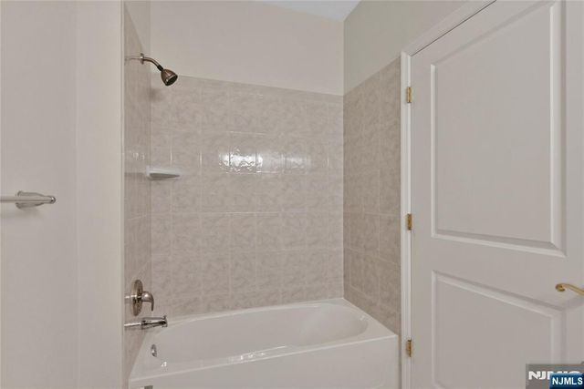 175 Rochelle Avenue 323, Rochelle Park, NJ 07662