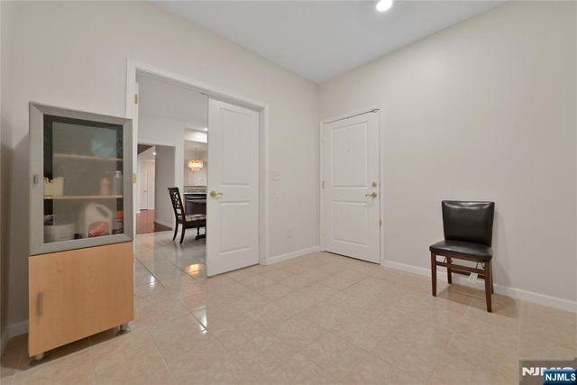 175 Rochelle Avenue 323, Rochelle Park, NJ 07662
