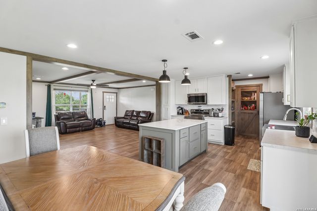2629 Fm 1332, Jourdanton, TX 78026