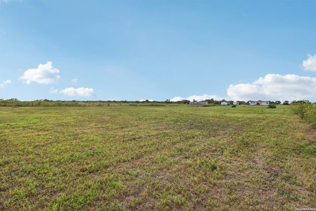2629 Fm 1332, Jourdanton, TX 78026