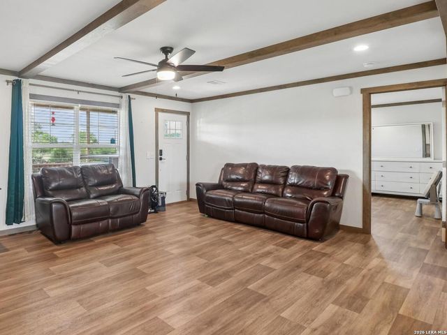 2629 Fm 1332, Jourdanton, TX 78026