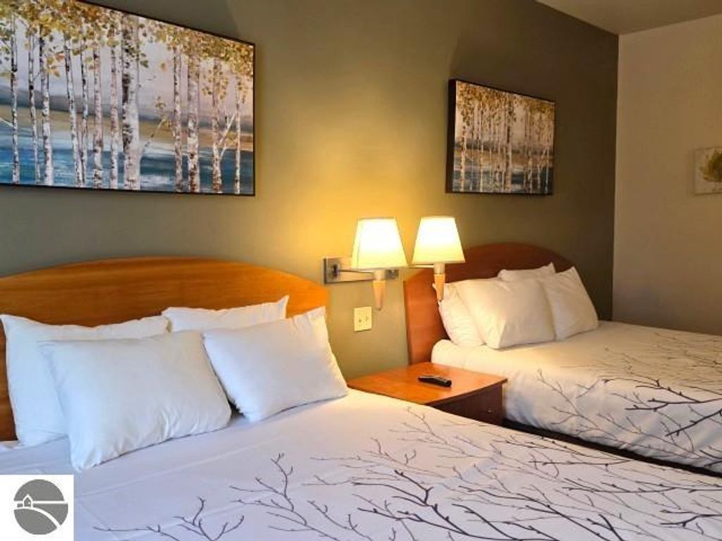 Image 7 of property listing at 2400 Troon South # 4210, Bellaire, MI 49615