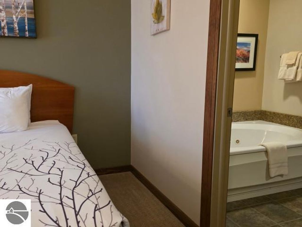 Image 8 of property listing at 2400 Troon South # 4210, Bellaire, MI 49615