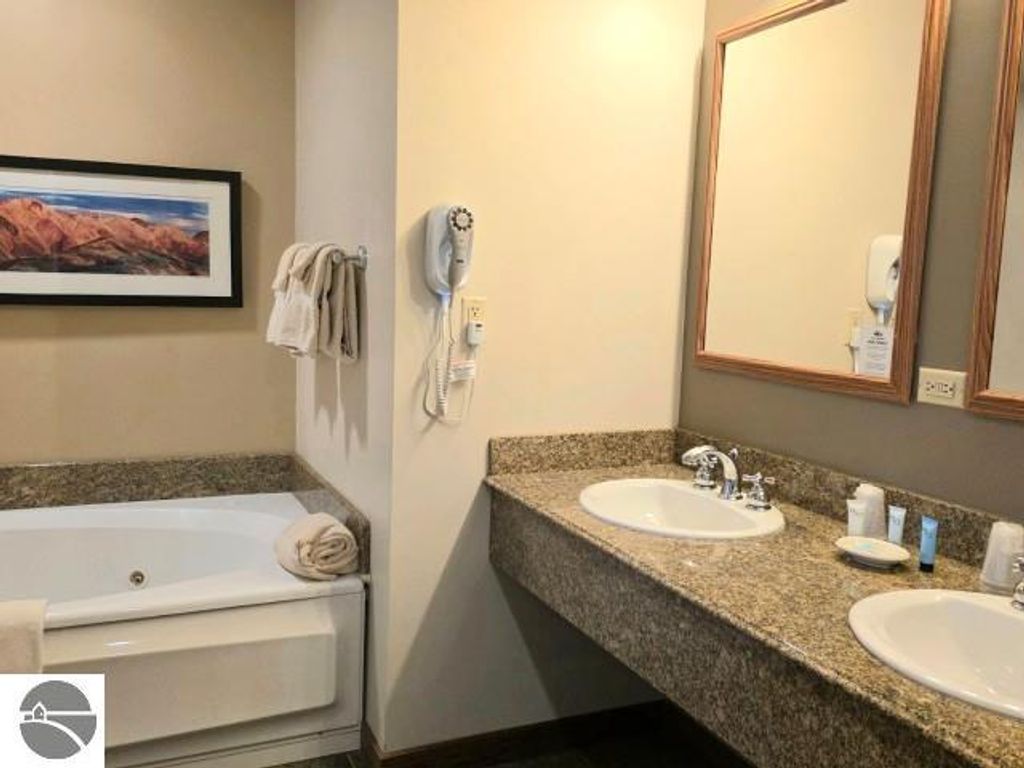 Image 9 of property listing at 2400 Troon South # 4210, Bellaire, MI 49615