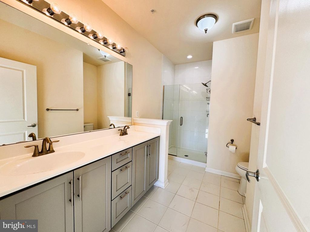 Image 12 of property listing at 938 CAMPBELL ST, South Plainfield, NJ 07080