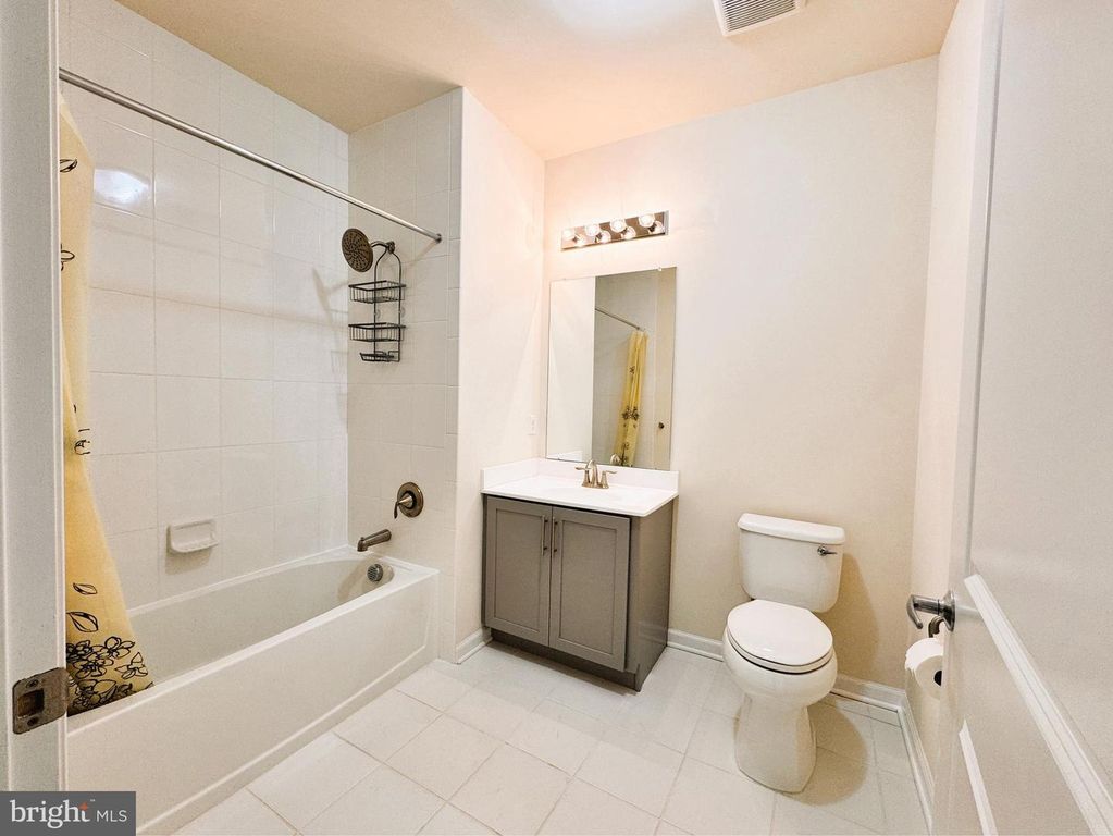 Image 16 of property listing at 938 CAMPBELL ST, South Plainfield, NJ 07080