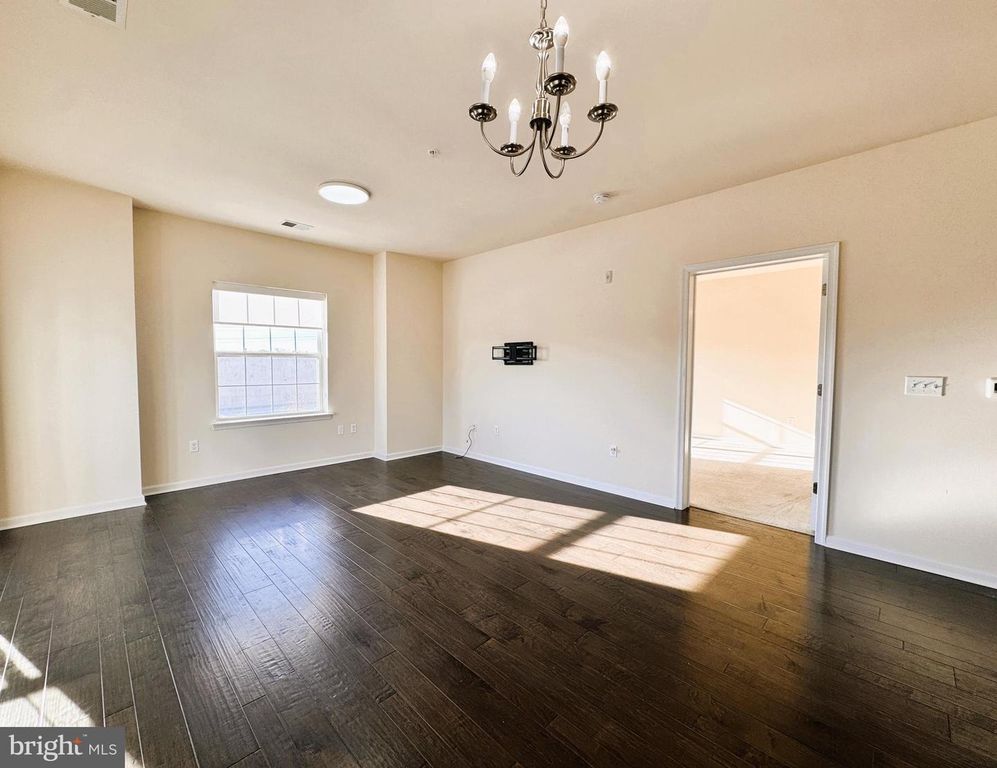 Image 4 of property listing at 938 CAMPBELL ST, South Plainfield, NJ 07080