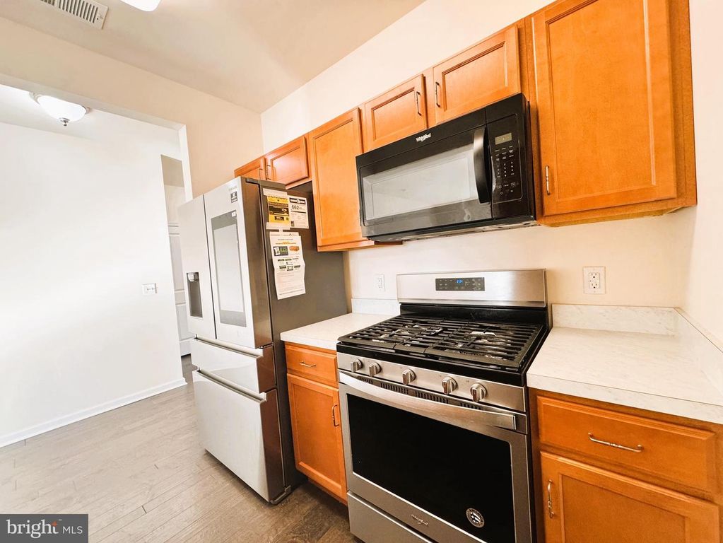 Image 6 of property listing at 938 CAMPBELL ST, South Plainfield, NJ 07080