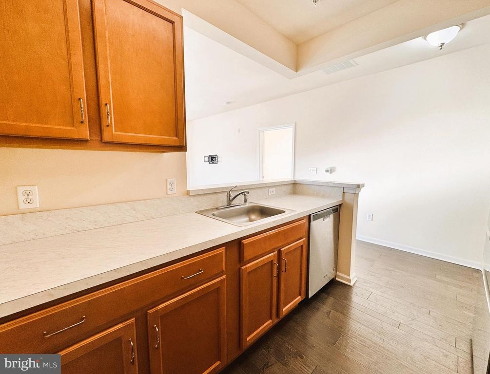 Image 7 of property listing at 938 CAMPBELL ST, South Plainfield, NJ 07080