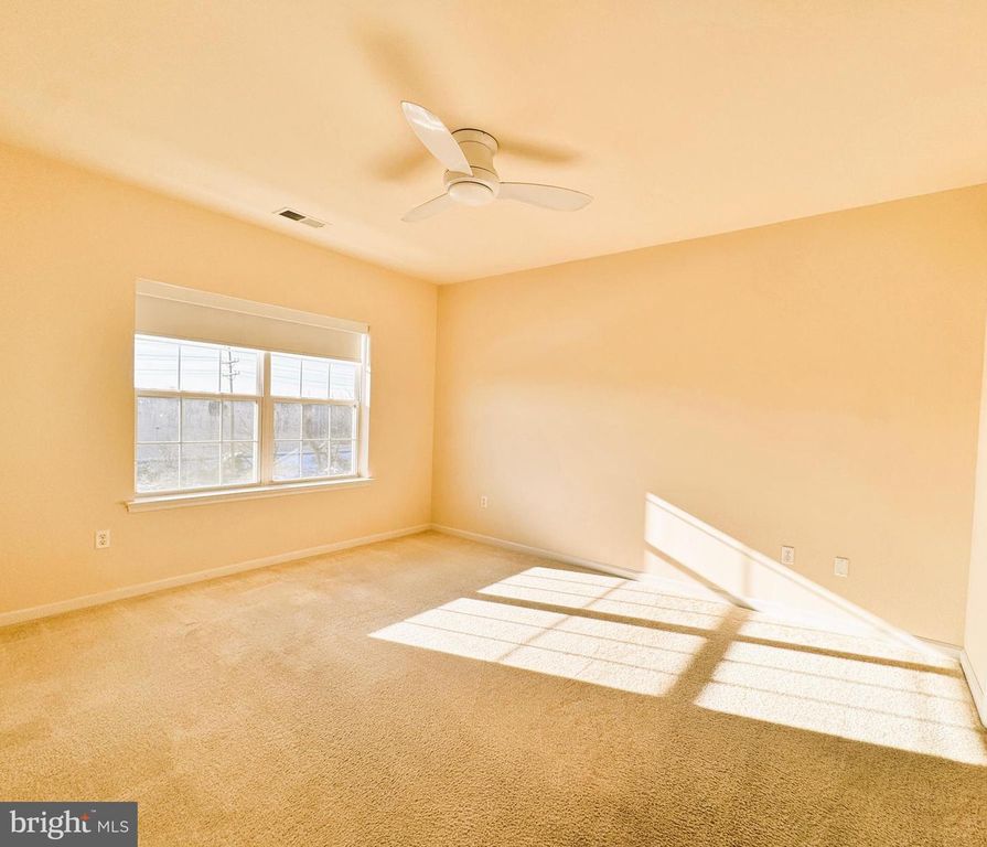 Image 9 of property listing at 938 CAMPBELL ST, South Plainfield, NJ 07080