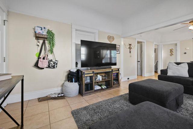 1511 Country Club Blvd, Stockton, CA 95204