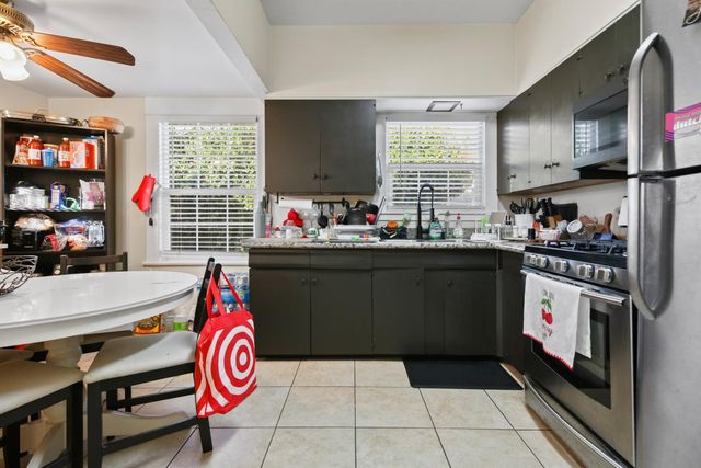 1511 Country Club Blvd, Stockton, CA 95204