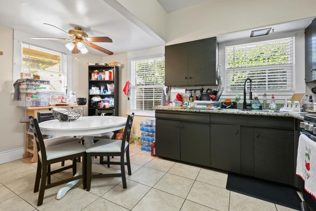 1511 Country Club Blvd, Stockton, CA 95204