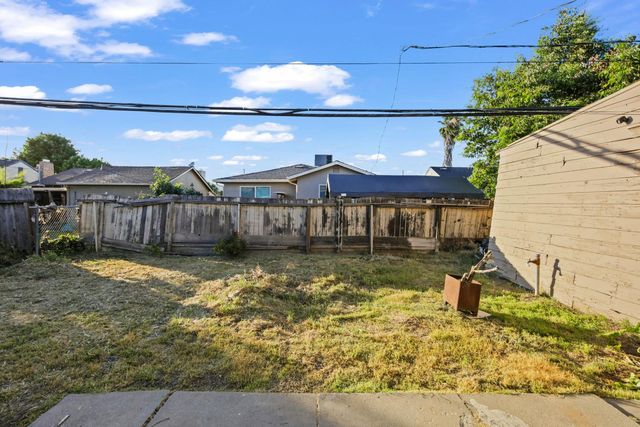 1511 Country Club Blvd, Stockton, CA 95204