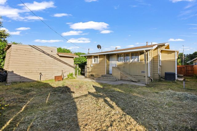 1511 Country Club Blvd, Stockton, CA 95204