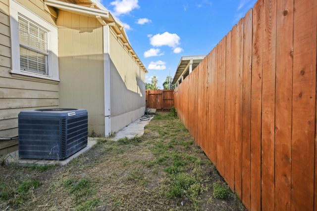 1511 Country Club Blvd, Stockton, CA 95204