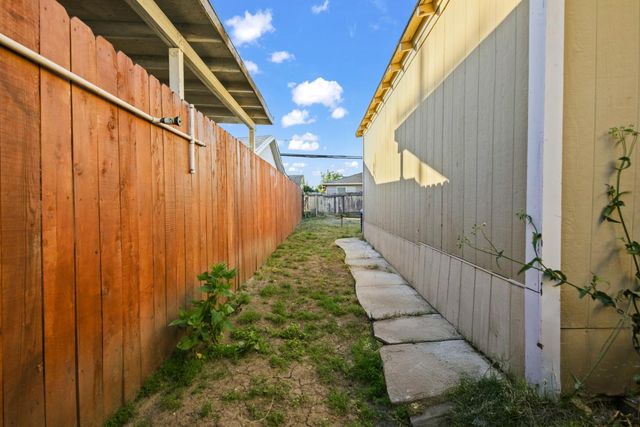 1511 Country Club Blvd, Stockton, CA 95204