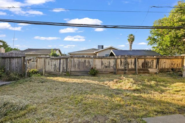 1511 Country Club Blvd, Stockton, CA 95204