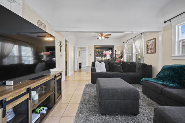 1511 Country Club Blvd, Stockton, CA 95204