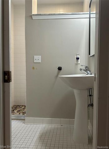 264 E Breckenridge Street, Ferndale, MI 48220