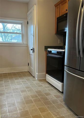 264 E Breckenridge Street, Ferndale, MI 48220