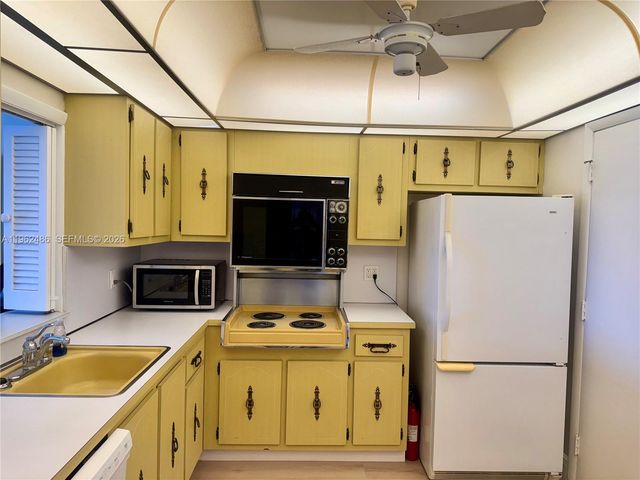 3750 NE 169 ST Apt.G.405, North Miami Beach, FL 33160