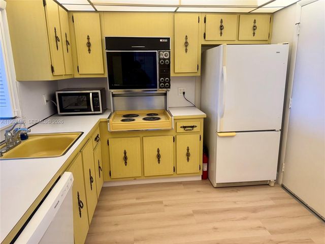 3750 NE 169 ST Apt.G.405, North Miami Beach, FL 33160
