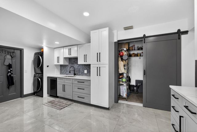 5500 West Place, Mangonia Park, FL 33407
