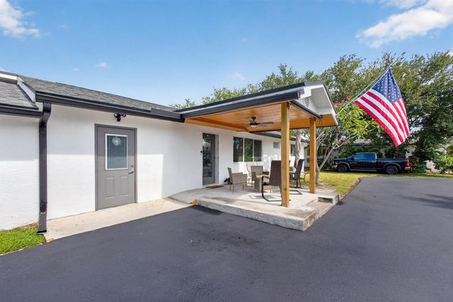 5500 West Place, Mangonia Park, FL 33407