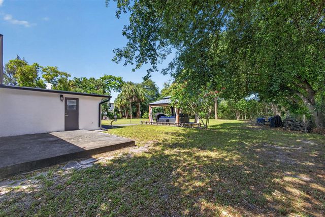 5500 West Place, Mangonia Park, FL 33407