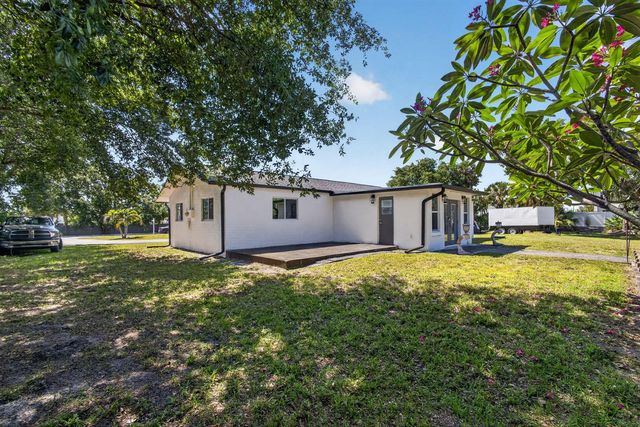 5500 West Place, Mangonia Park, FL 33407