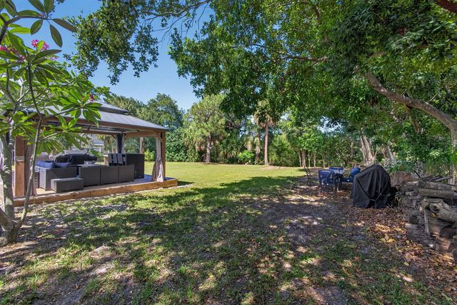 5500 West Place, Mangonia Park, FL 33407