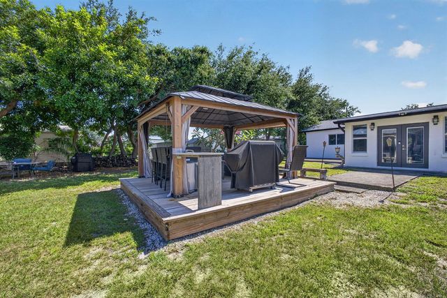 5500 West Place, Mangonia Park, FL 33407