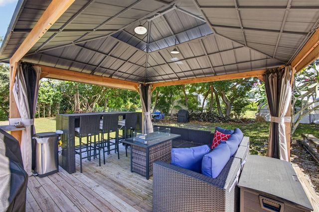 5500 West Place, Mangonia Park, FL 33407