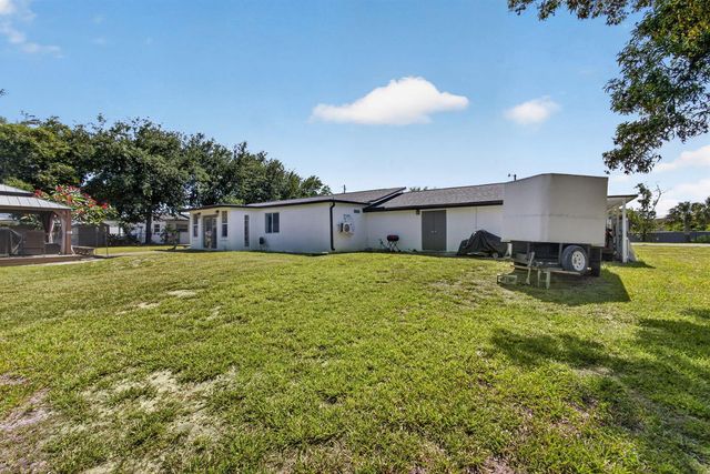 5500 West Place, Mangonia Park, FL 33407