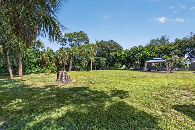 5500 West Place, Mangonia Park, FL 33407