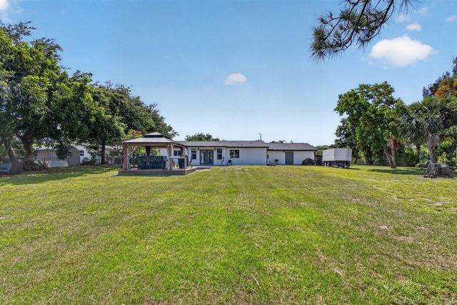 5500 West Place, Mangonia Park, FL 33407
