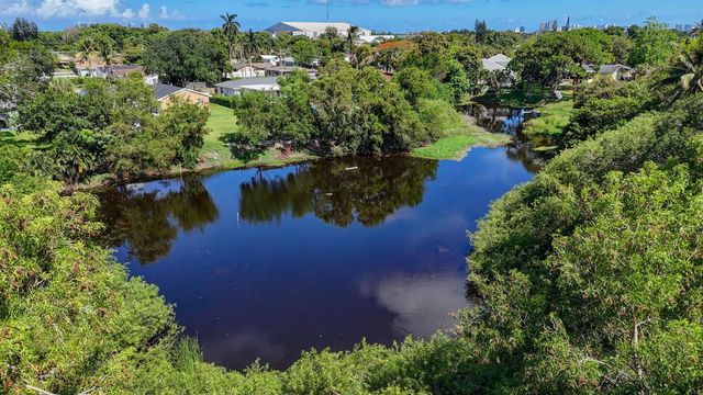 5500 West Place, Mangonia Park, FL 33407