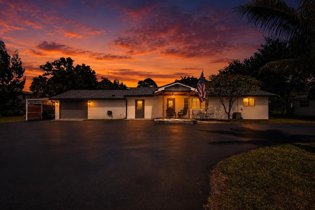 5500 West Place, Mangonia Park, FL 33407