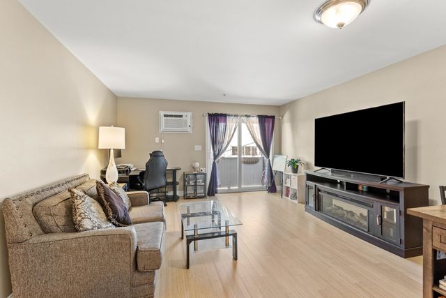 90 Eastern Ave Apt 204, Manchester, NH 03104