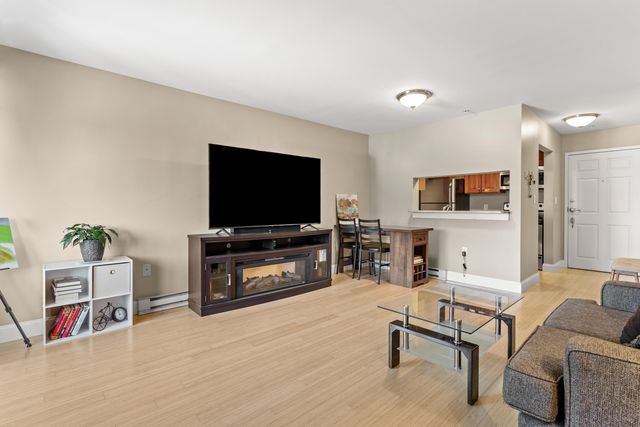 90 Eastern Ave Apt 204, Manchester, NH 03104