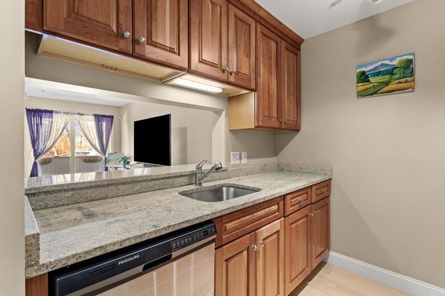 90 Eastern Ave Apt 204, Manchester, NH 03104